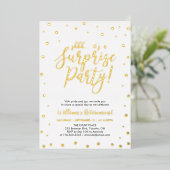 Gold Confetti Surprise Retirement Party Folie Inve Folie Uitnodiging (Staand Voorkant)