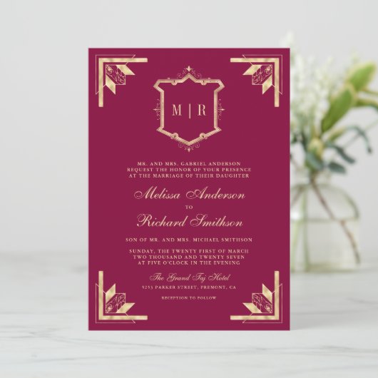 Gold Crest Monogram QR Code Magenta Wedding Kaart (Staand voorkant)