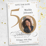 Gold Custom 50th Birthday Save The Date Kaart<br><div class="desc">Gold Custom 50th Birthday Save The Date Kaart. En elegant ontworpen speciale verjaardagsviering sparen de datum,  met een aangepaste foto van verjaardagspersoon en scriptkalligrafie met  bloeielementen. Eenvoudig genoeg om een verscheidenheid aan thema's en kleuren te passen! Hulp nodig? Neem gewoon contact met mij op!</div>