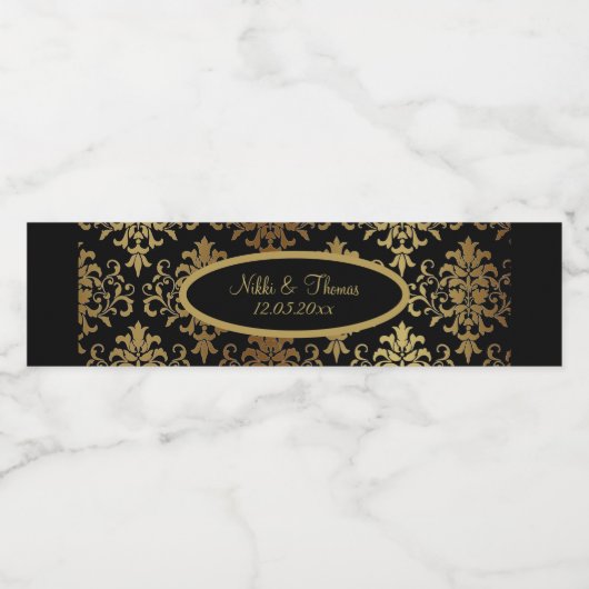 Gold Damask Black Script Weduwend Elegant Waterfles Etiket (Enkel label)