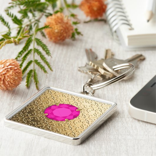 Gold Damask met een faux roze tourmaline gem Sleutelhanger (Zijkant)