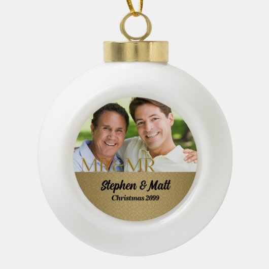 Gold Damask Mr. & Mr. Gay kerstfoto Keramische Bal Ornament (Voorkant)