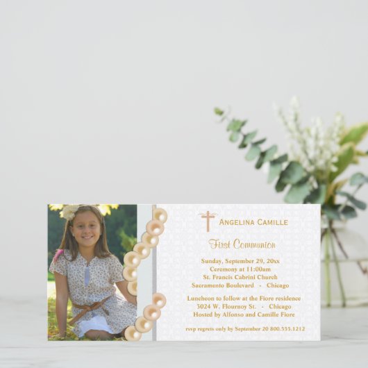 Gold Damask Pearls First Communifoto Uitnodiging (Staand voorkant)