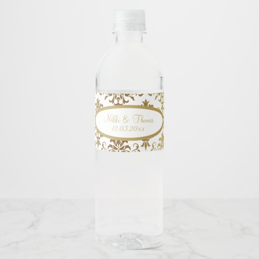 Gold Damask White Script Wedding Elegant Waterfles Etiket (Voorkant)