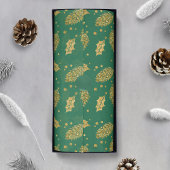 Gold Effect Pine Cones op groen Tissuepapier