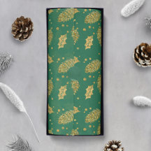 Gold Effect Pine Cones op groen