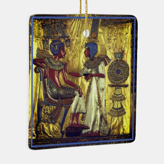 Gold Egyptian Characters op een Keramisch Ornament (Rechts)