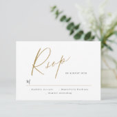 Gold elegant modern script minimalistisch huwelijk RSVP kaartje (Staand voorkant)