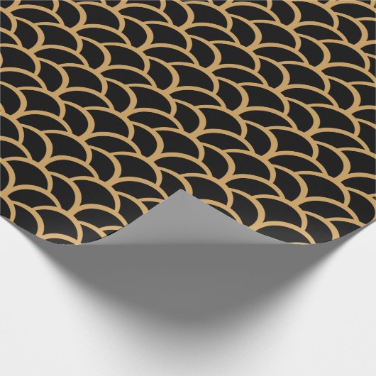 Gold en Black Art Deco Fish Scale Pattern Cadeaupapier (Hoek)