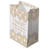 Gold en White Art Deco Pattern Wedding Medium Cadeauzakje (Voorkant Gekanteld)