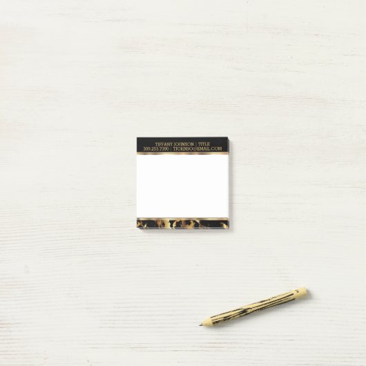 Gold- en zwarte-marmerpatroon post-it® notes (Op bureau)