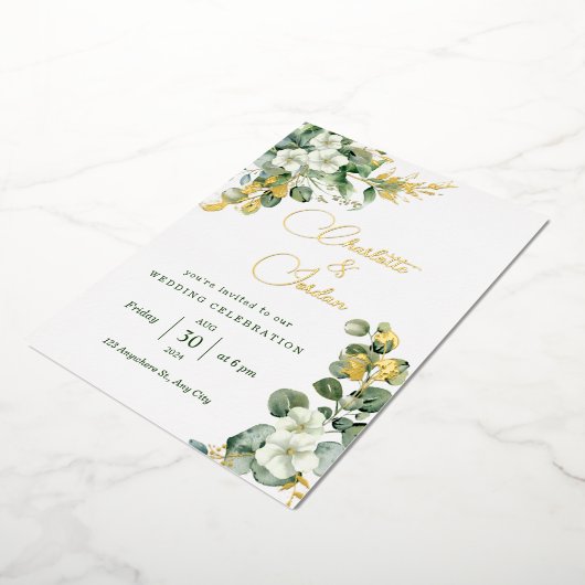 Gold Eucalyptus Wreatgreen Zee Wide Wedding Folie Uitnodiging (Gedraaid)