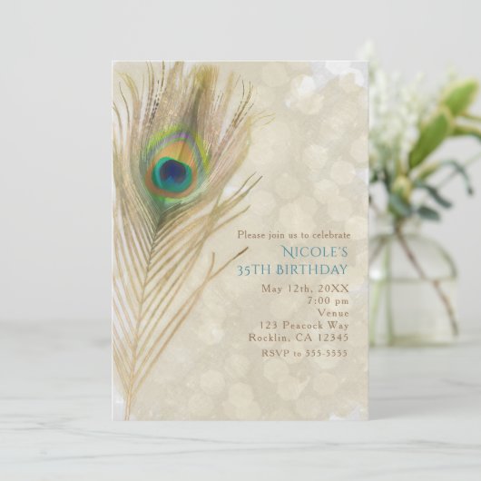 Gold Exotic Peacock Feather Glam Party-uitnodiging Kaart (Staand voorkant)