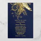 Gold Ferns en Foliage op Blue Damask Wedding Folie Uitnodiging (Voorkant)