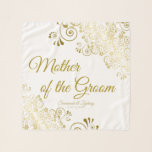 Gold Filigree Moeder van de Groom Wedding Favor Sjaal<br><div class="desc">Deze prachtige hoofddoek is ontworpen als huwelijksgeschenk of een gunst voor de Moeder van de Groom. Het is ontworpen om te coördineren met onze Gold Foil Elegant Wedding Suite. Het is voorzien van een gouden foil filigree grens met de tekst "Moeder van de Groom" en een plaats om de naam...</div>