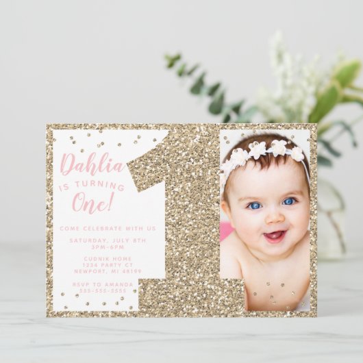 Gold First Birthday Invitation, Faux Glitter Kaart (Staand voorkant)