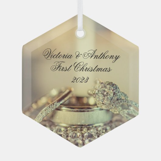 Gold First Kerstmis Together Date Rings Elegant Glas Ornament (Voorkant)