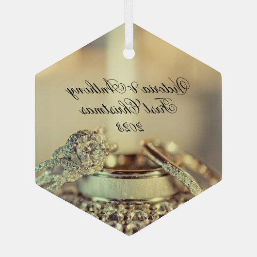 Gold First Kerstmis Together Date Rings Elegant Glas Ornament (Achterkant)