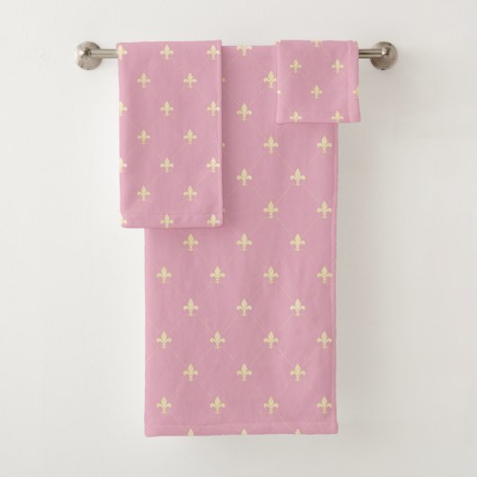 Gold Fleur-de-Lis Pink Bad Handdoek (Insitu)