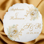 Gold Floral Monogram Logo Wedding Gift Rond Kussen<br><div class="desc">Goudwinterbloemmonogram logo trouwcadeau rond kussen. Geweldig geschenk voor nieuwe rassen en je geliefden. Gemakkelijk om bruidbruinnamen,  initialen en trouwdatum aan te passen. Haal de jouwe vandaag!</div>