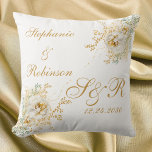 Gold Floral Monogram Logo Wedding Kussen<br><div class="desc">Goudwinterbloemmonogram logo bruiloft gooit kussen. Geweldig geschenk voor nieuwe bedden. Gemakkelijk om bruidbruinnamen,  initialen en trouwdatum aan te passen. Bestel vandaag nog! Deel van een passend collectie. Zie volledig collectie hier: https://www.zazzle.com/collections/elegant_gold_floral_monogram_collection-119594808970991342 de ontwerper van het contact voor de aanpassing van producten.</div>