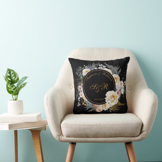 Gold Floral op Black Monogram Wedding Kussen (Stoel)