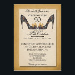 Gold  Floral Shoe 90th Birthday Uitnodiging<br><div class="desc">Dit is een absoluut prachtige en gesofisticeerde uitnodiging van het 90ste verjaardagsfeest die pure elegantie en vrouwelijkheid uitstraalt. Gedaan in een klastige, gedempte, gekleurde, florale schoen met hoge hak, dit is een chique uitnodiging voor de klassieke vrouw in je leven die haar negentigste verjaardag viert. Jullie gasten zullen onder de...</div>