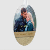 Gold Floral Swirl Eerste Kerstmis Sjabloon Ornament (voorkant)