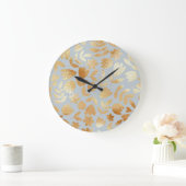 Gold flowers, blue background, foil imitation. grote klok (Huis)