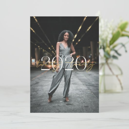 Gold Foil 2020 Typografie Afstuderen Uitnodiging (Staand voorkant)