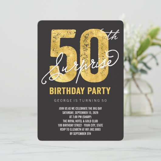 Gold Foil 50th Surprise Verjaardagsfeestje Uitnodi Kaart (Staand voorkant)