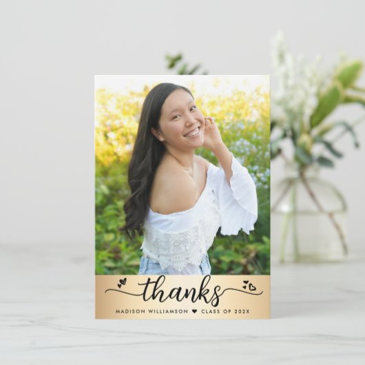 Gold Foil Afstuderen Foto modern Script Hearts Bedankkaart (Staand voorkant)