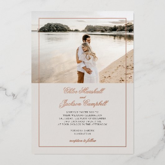 Gold Foil & Beige Minimalist Elegant Wedding Folie Uitnodiging (Voorkant)