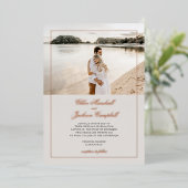 Gold Foil & Beige Minimalist Elegant Wedding Folie Uitnodiging (Staand Voorkant)