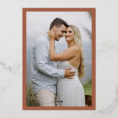 Gold Foil Bewaar de datum Modern Invitation Kaart (Achterkant)