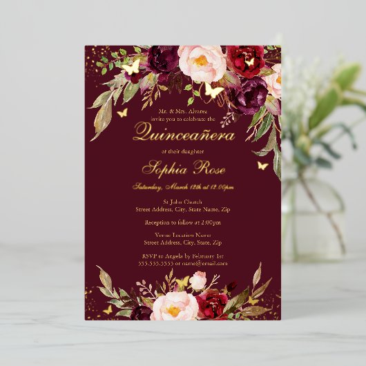 GOLD FOIL Burgundy Blush Floral Quinceanera Folie Uitnodiging (Staand Voorkant)