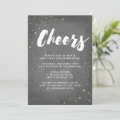 Gold Foil Confetti Cheers Nieuwjaarsfeest Kaart (Staand voorkant)