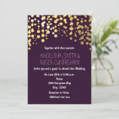 Gold Foil Confetti Dark Paarse bruiloft uitnodigin Kaart (Staand voorkant)