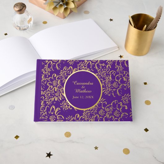Gold Foil Daisies Floral Royal Paarse bruiloft Gastenboek (Voorkant open)