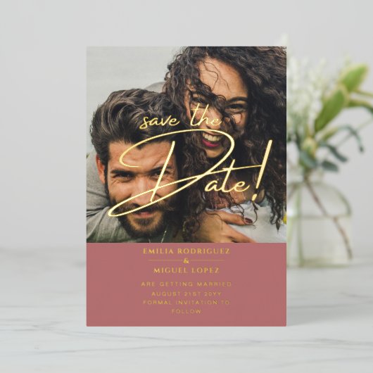 GOLD Foil Fotobedekking Roos Opslagdatum bruiloft Folie Uitnodiging (Staand Voorkant)