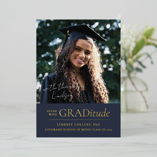 Gold Foil GRADitude Photo Afstuderen Announountion Folie Uitnodiging (Staand Voorkant)