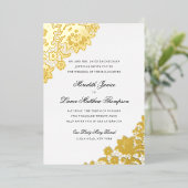 Gold Foil Lace Black en Gold Script Weddenschap Fo Folie Uitnodiging (Staand Voorkant)