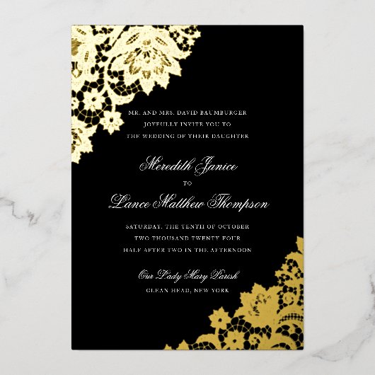 Gold Foil Lace Black en Gold Script Weddenschap Fo Folie Uitnodiging (Voorkant)