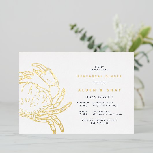 Gold Foil Nautical Crab Rehearsal Dinner Folie Uitnodiging (Staand Voorkant)