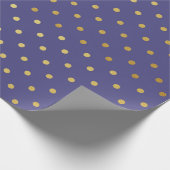 Gold Foil Polka Dots Modern Dark Paars Metallic Cadeaupapier (Hoek)