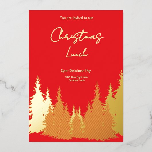 Gold Foil Red Pine Tree Kerstlunch Folie Uitnodiging (Voorkant)