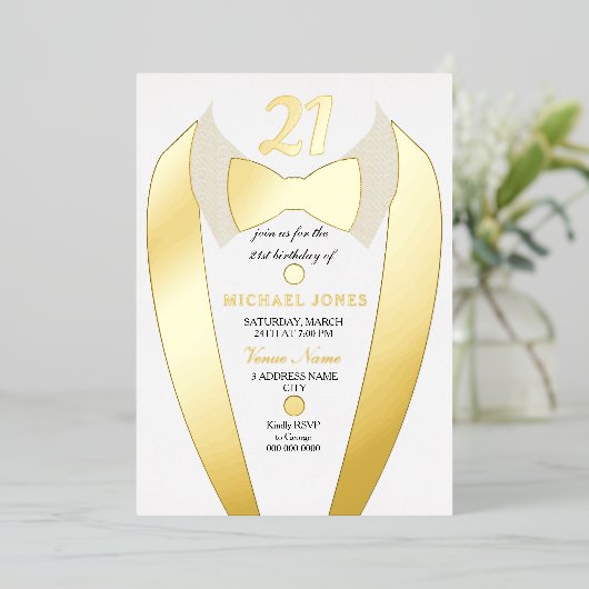 Gold Foil Tuxedo Suit Mannen 21e verjaardag Folie Uitnodiging (Staand Voorkant)
