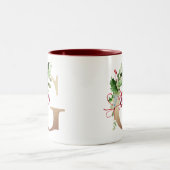 Gold Folie G Monogram Pine & Berry Christmas Two- Tweekleurige Koffiemok (Center)