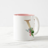 Gold Folie V Monogram Pine & Berry Kerstmis Tweekleurige Koffiemok (Voorkant rechts)