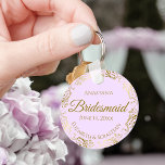 Gold Frills en Lila Paarse bruidbruidbruidjes Sleutelhanger<br><div class="desc">Deze sleutelhangers zijn ontworpen om bruidsmeisjes in je bruiloft te bevoordelen. Ze hebben een eenvoudig maar elegant ontwerp met een bleke lila paarse achtergrond, gouden scriptletters en een lacy gouden faux folie floral border. De tekst zegt "Bridesmaid" met ruimte voor haar naam, de namen van het paar en de trouwdatum....</div>